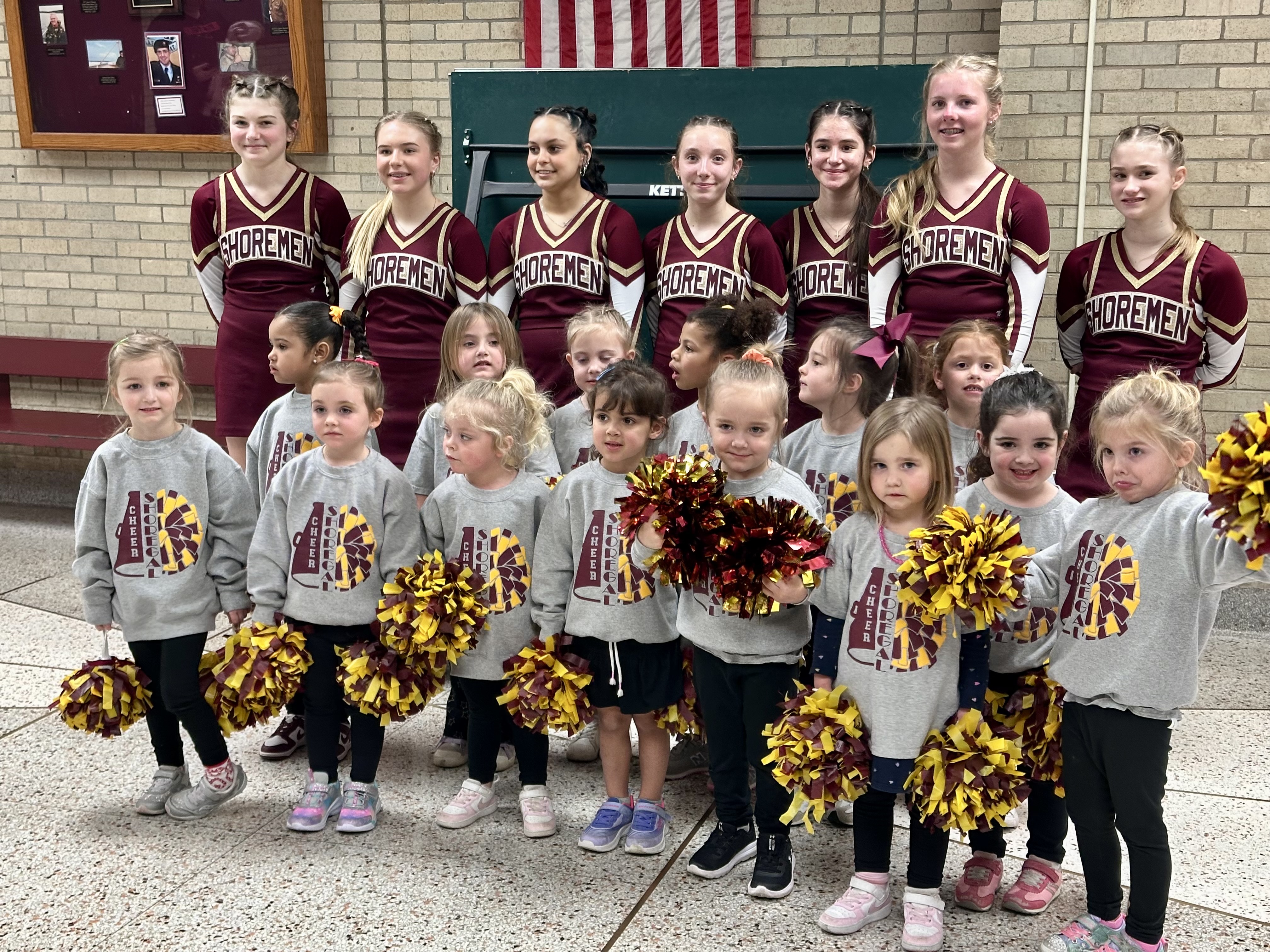 Learwood cheerleaders and Preschool cheerleaders stand together